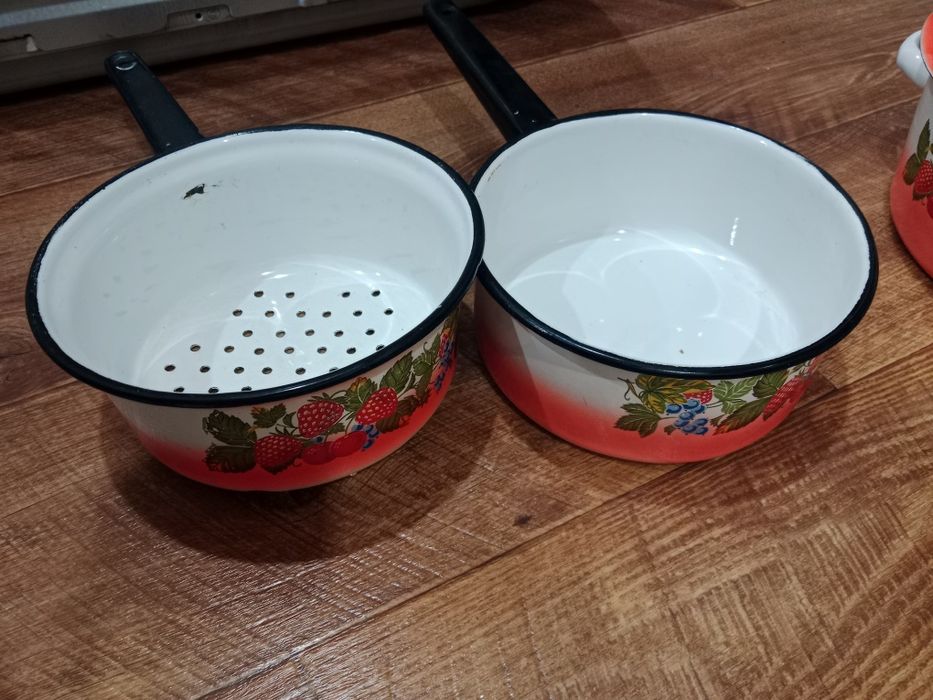 Продам набор эмалированной посуды.