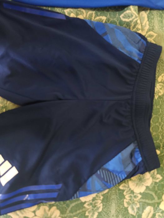 Продается оригинальный спортивный костюм Adidas