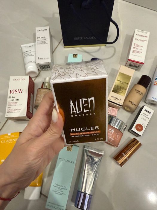 Козметика Este Lauder, Guerlain, Clarins, Kylie cosmetics