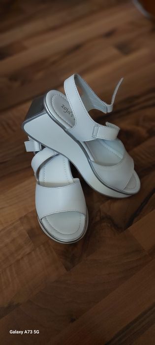 Продам босоножки