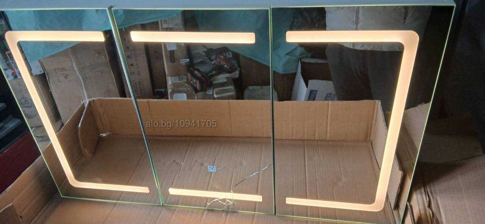 Шкаф за баня 3 отделения LED осветление ПРЕОЦЕНЕН счупено стъкло