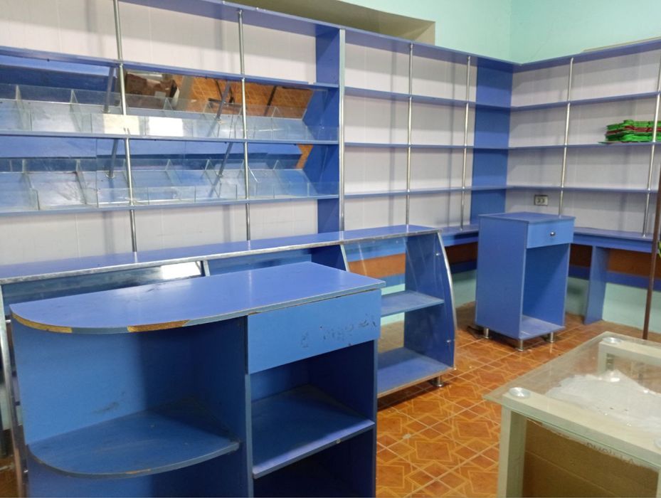 Prilavka sotiladi “Narxi kelishiladi”  boyi 2.15 m oraligʻi 2 m