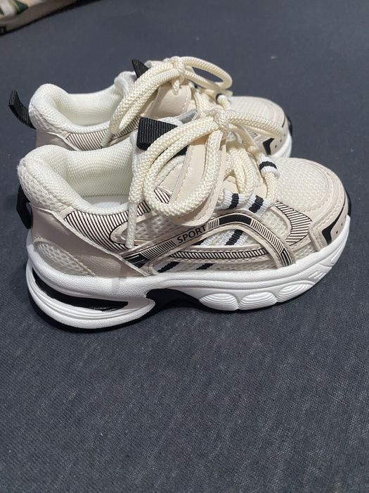 Adidasi unisex numarul 23