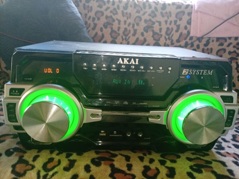 Boxe Akai cu tot cu statie