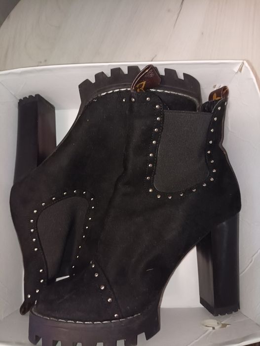 Полусапожки шикарного качества,черные