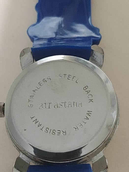 Продам детские часы ручные