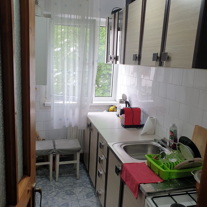 Închiriez apartament cu 2 camere