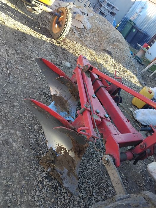 De vânzare plug cu două trupițe