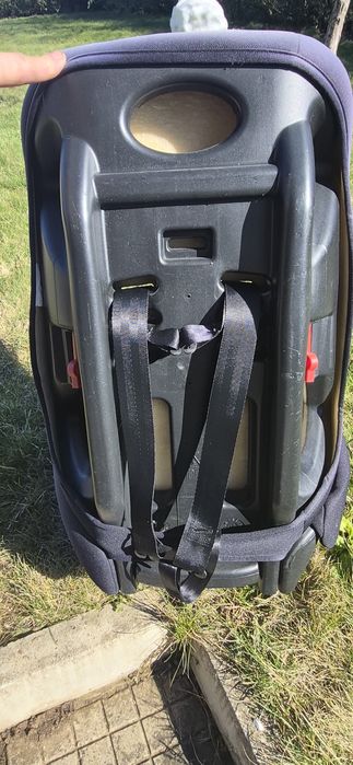 Продавам столче Caterpilar за дете 9-36кг за автомобил.