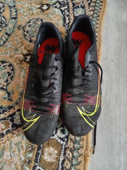 Ghete de fotbal originale