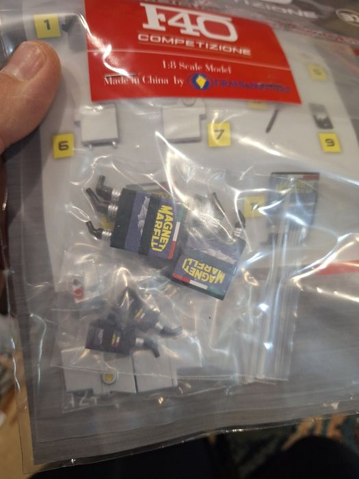 Ferrari F40 LM 1/8 Fizi