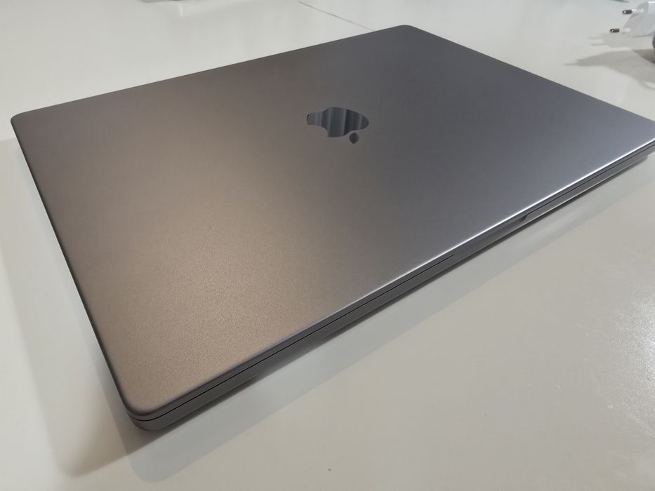 MacBook Pro 16” M1 – 16GB RAM / 512GB SSD – stare impecabilă