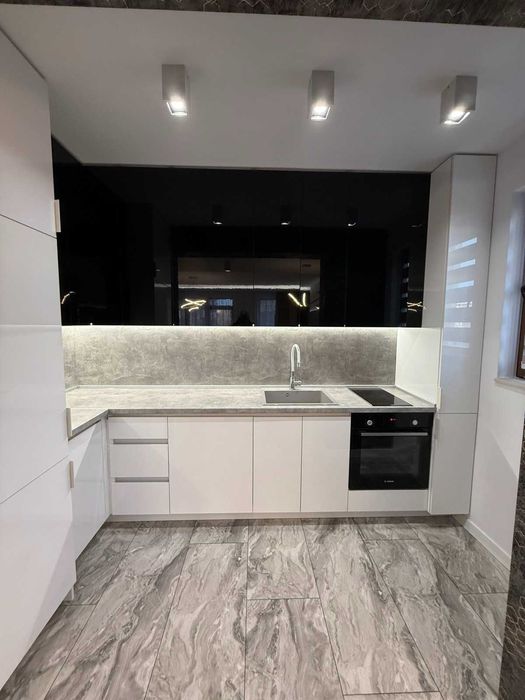 Продава се Тристаен апартамент в Пловдив, Остромила - 118 кв.м за 1992 €/кв.м - Снимка #3