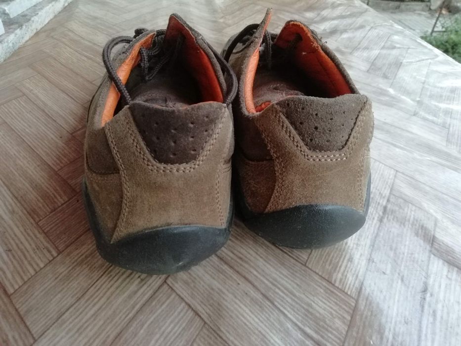 Елха и обувки, обувки