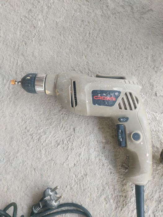 Продается перфоратор дрель шуруповёрт.