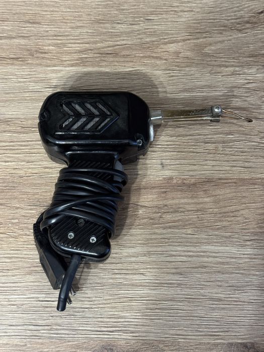 Pistol de lipit romanesc