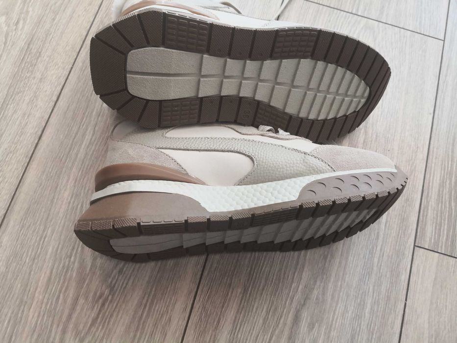 Дамски спортни боти