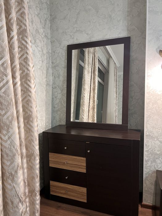 Шкаф для белья и зеркало