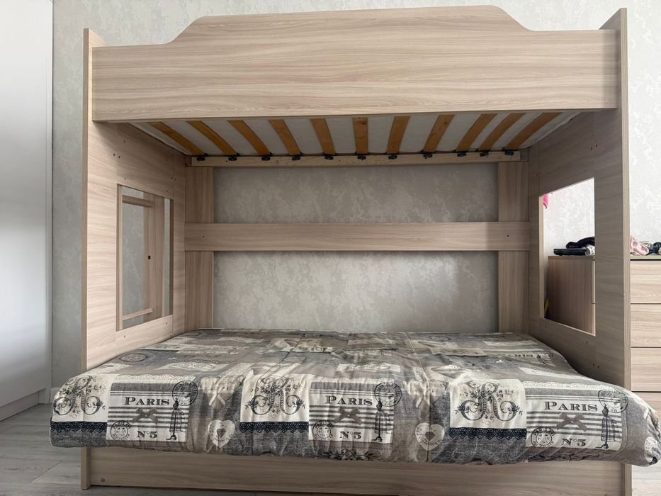 Продаю двухярусную кровать