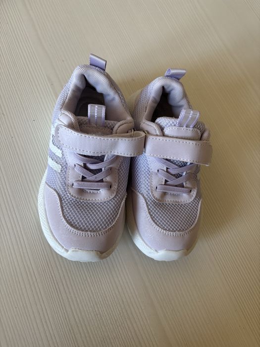 Туфли и кроссовки для девочки