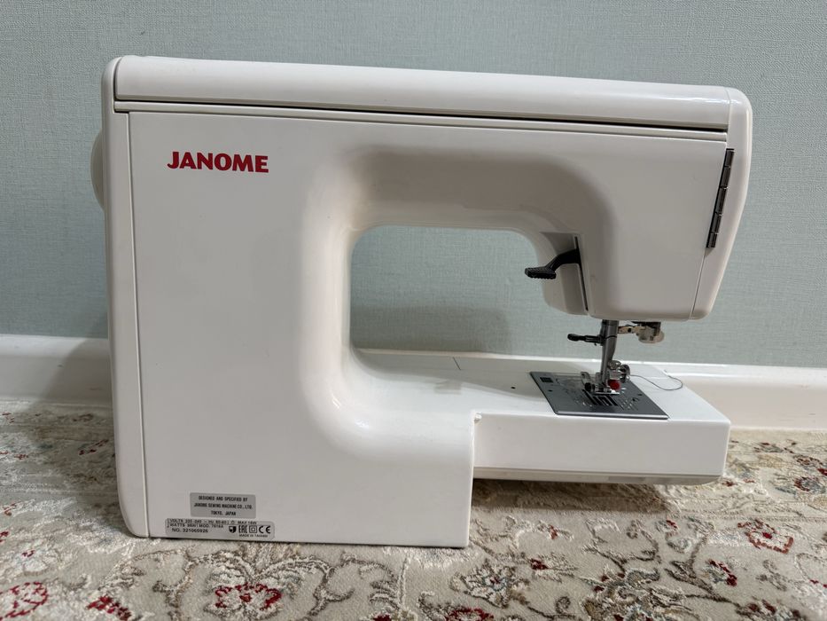 Продам швейную машину