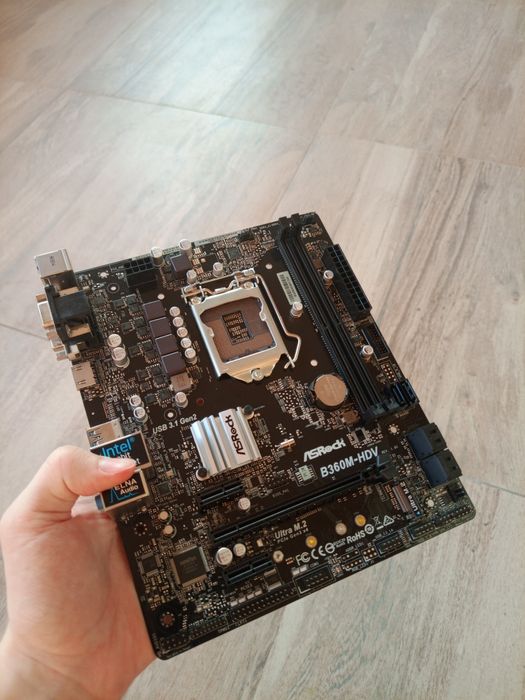ASRock B360M-HDV в рабочем состоянии