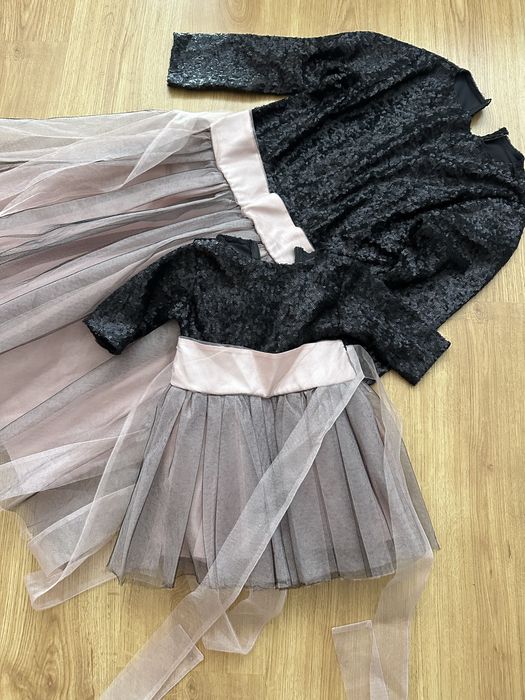 Рокли с черни ситни пайети и тюл с цвят пепел от рози