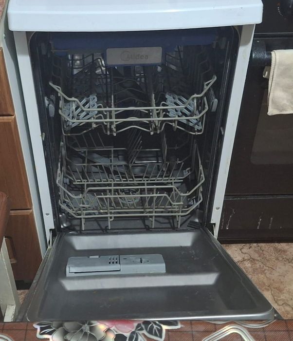 Прдам посудомоечную машину Midea