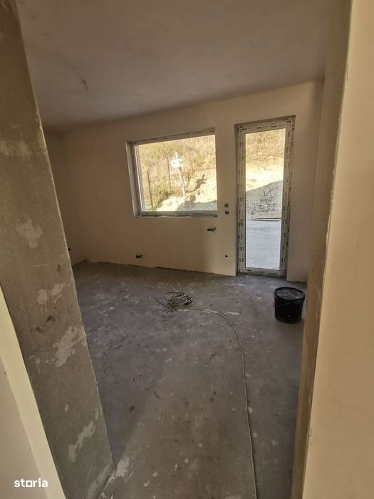 Casa individuala cu terasa,panorama spre lac, garaj, teren 300mp