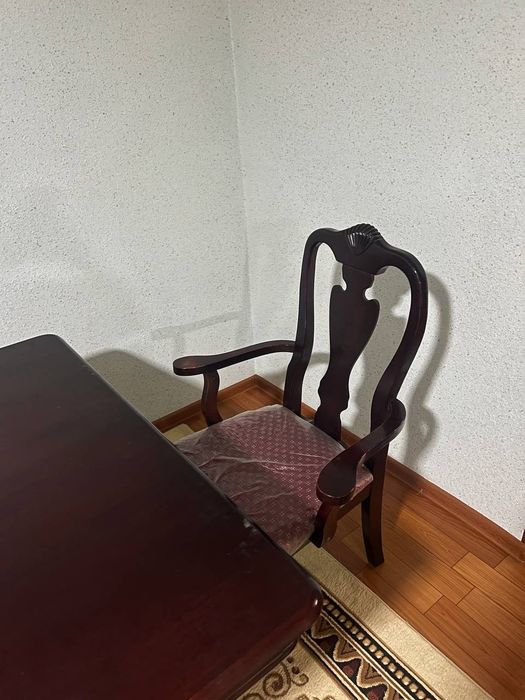 Продаётся стол и 12 стуля