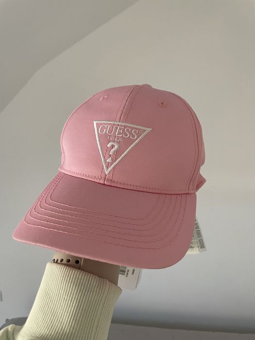Розова Шапка Guess