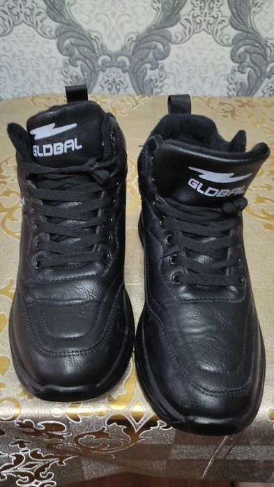 Новые зимние кроссовки