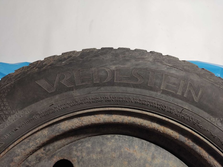 Джанти 15 5х100 със зимни гуми Vredestein Snowtracs 195/65/15