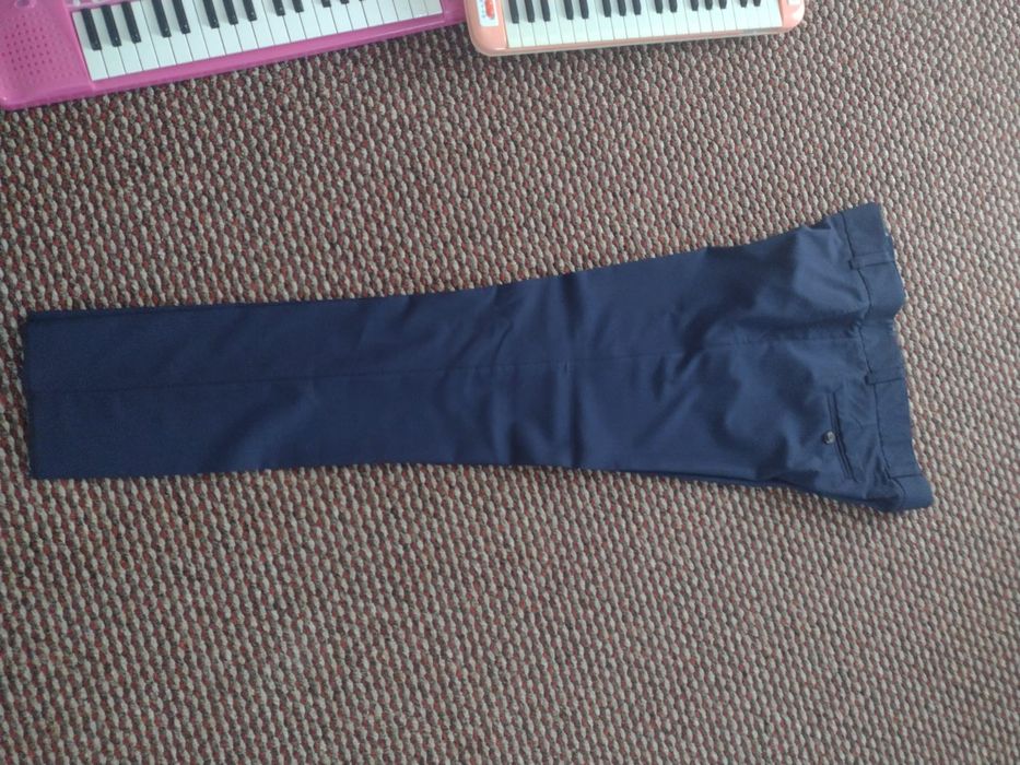 Costum barbati. Nu a fost purtat niciodata, doar probat