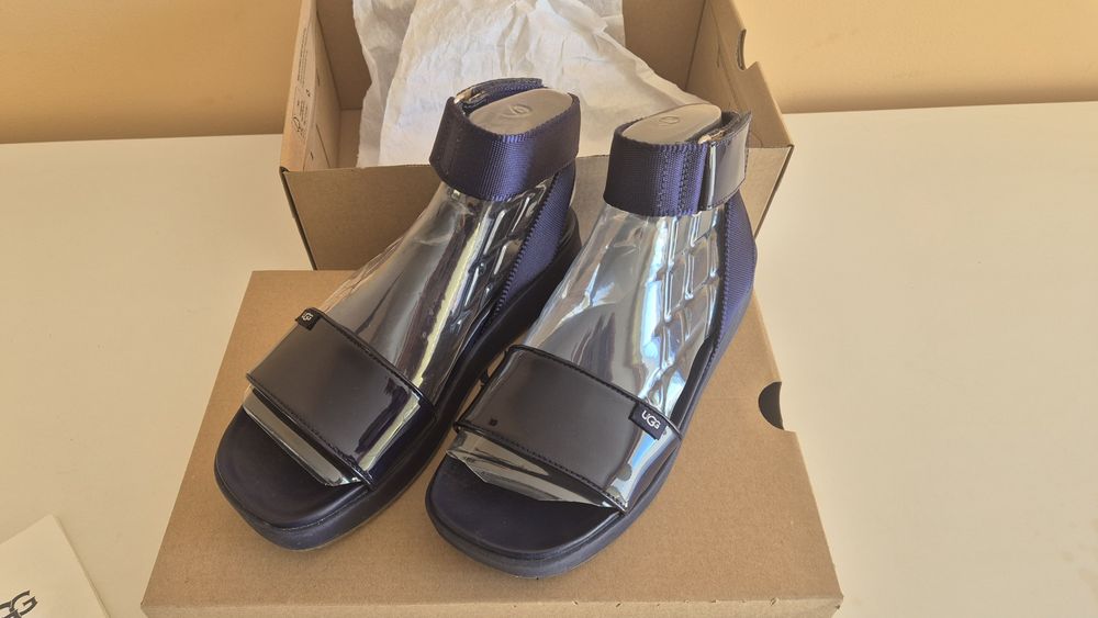 Дамски елегантни сандали UGG.  Номер 37,5!