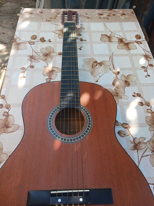 Продавам китара в добро състояние