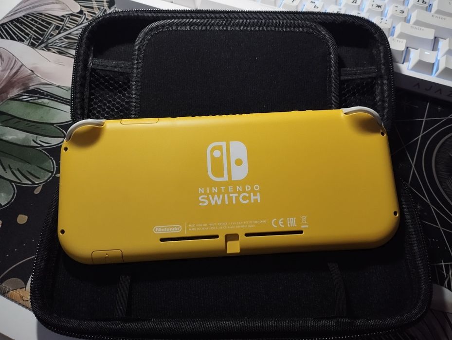 Продам Nintendo switch lite