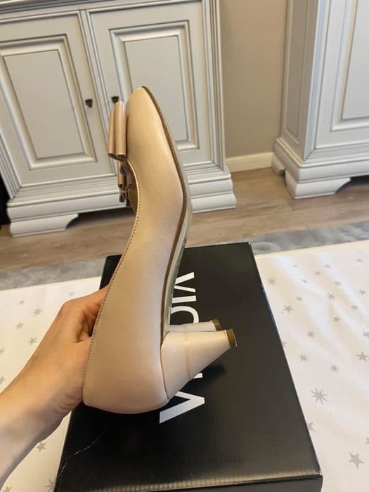Pantofi decupati din piele nude roze Vicina marimea 39