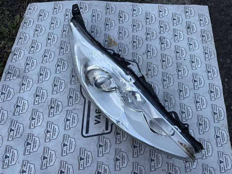 Far dreapta Ford Fiesta 7 cu lupa an 2012