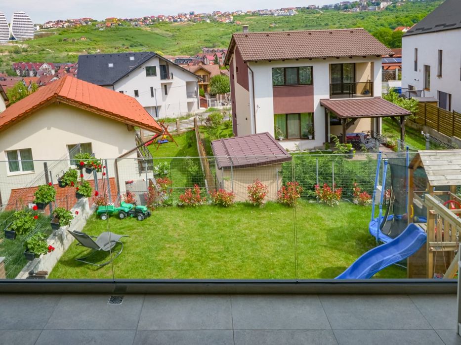 Balustrada sticla dubla si securizata, 5,18 m lung. Pretul total 600 lei.