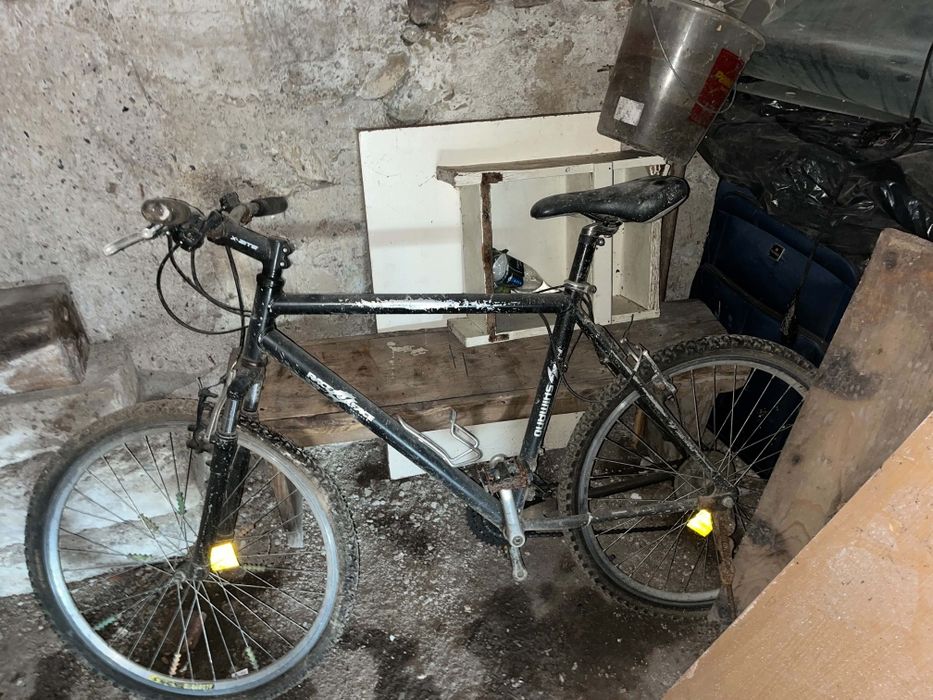 Vând bicicletă pentru bărbați