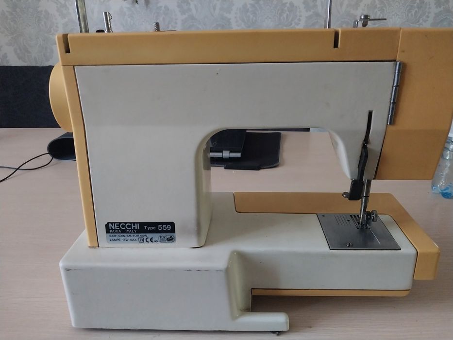 Продам швейную машинку