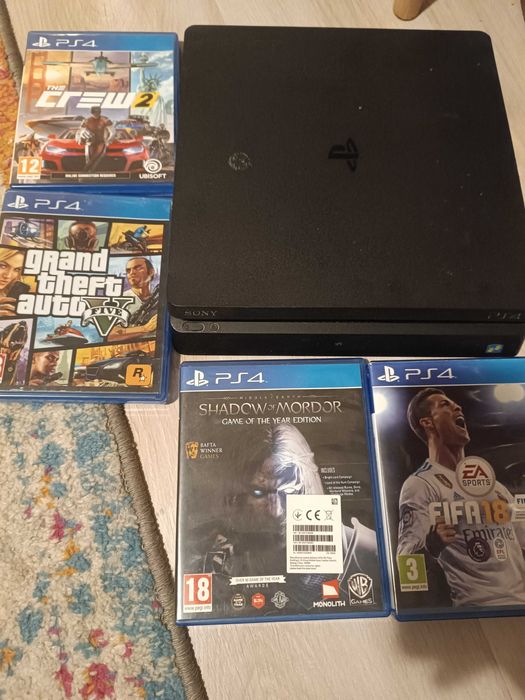Vând PS4 slim cu 4 jocuri, fara manetă