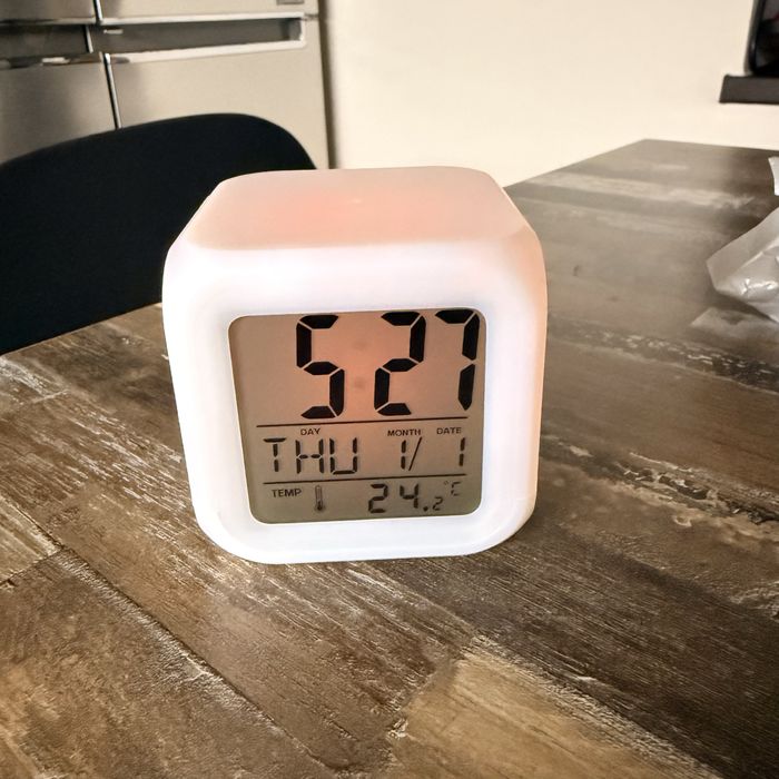 Ceas patrat LED cu termometru!