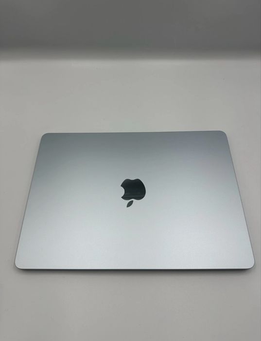 Продавам MacBook Air M4 256/16