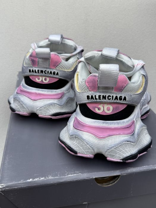 Balenciaga cargo