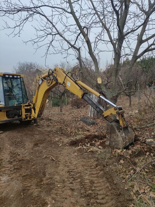 Услуги с трактор , багер и самосвал.