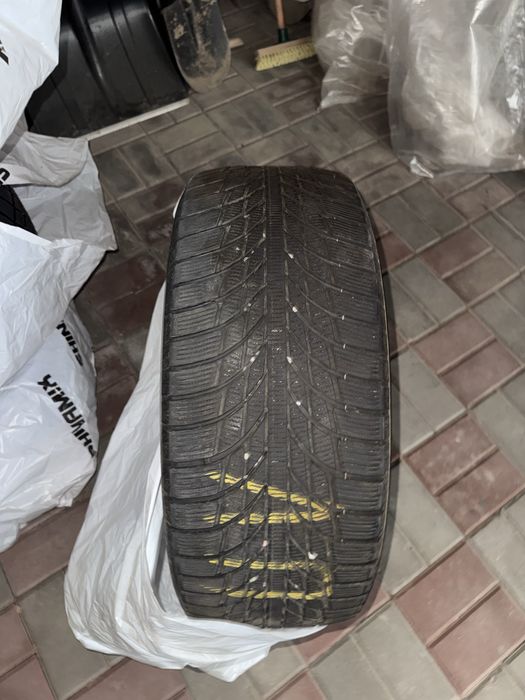 Зимние шины 235/45
