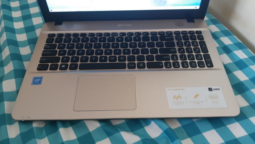 Laptop Asus nou in cutie