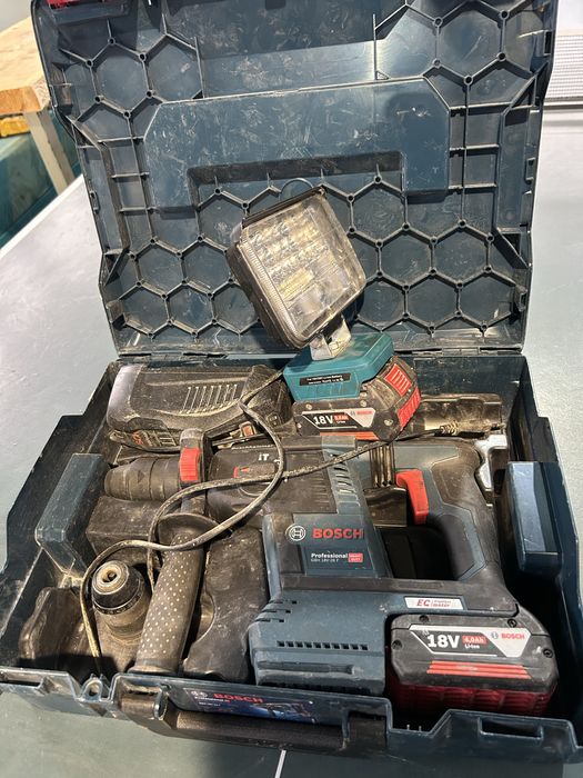 Vand rotopercutor bosch gbh 18v 26 f + proector pe acumulatori